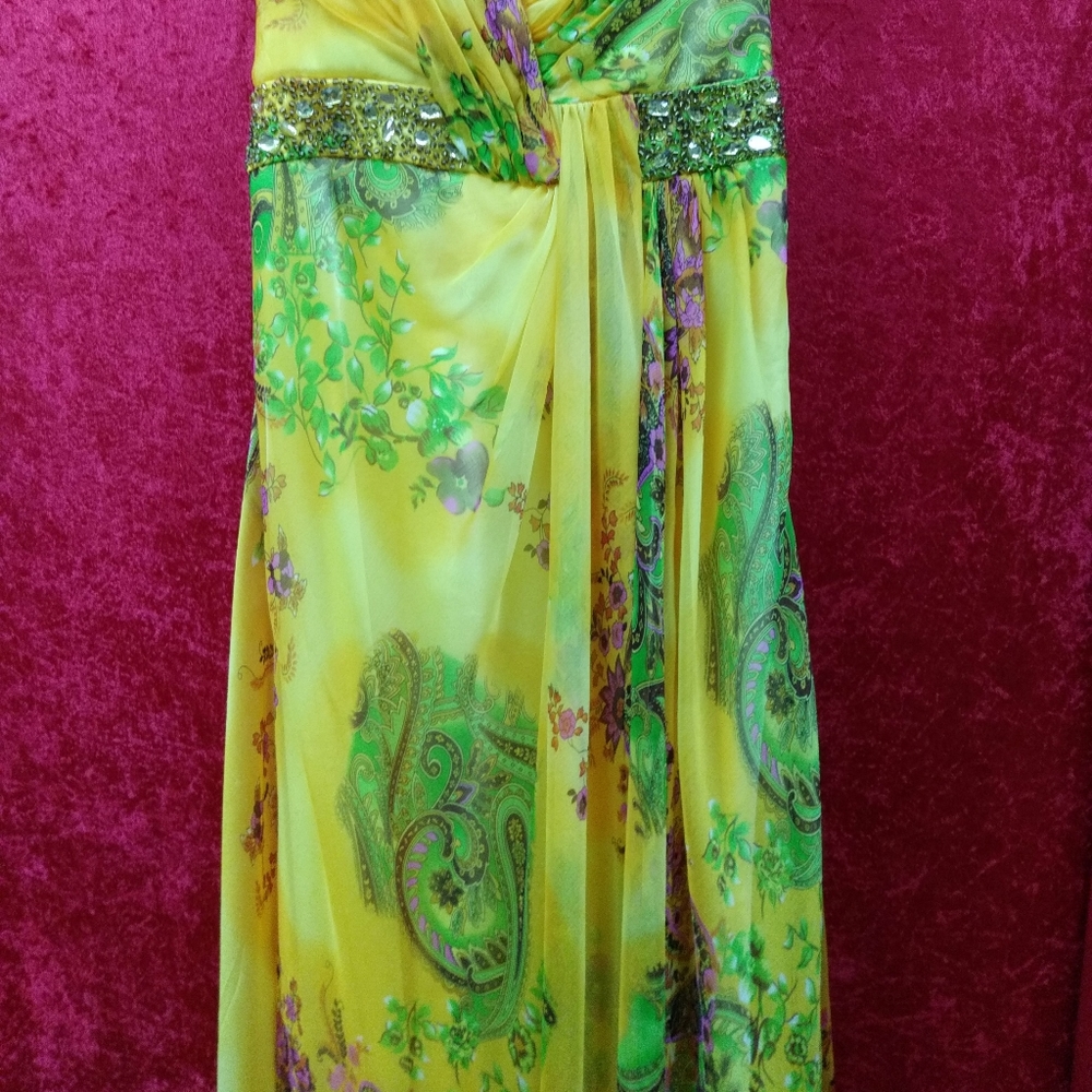 Dresses - Picture 3 of 4